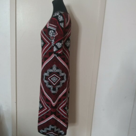 Monroe and Main Black Red White Geometric Print Knit Dress Size Medium - Picture 6 of 8